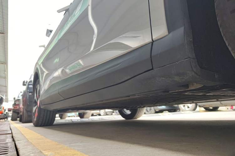 Used ARCFOX Alpha T5 2026 Model Range-Extended 1215 Yuanjing Smart Driving Version Right Side Sill