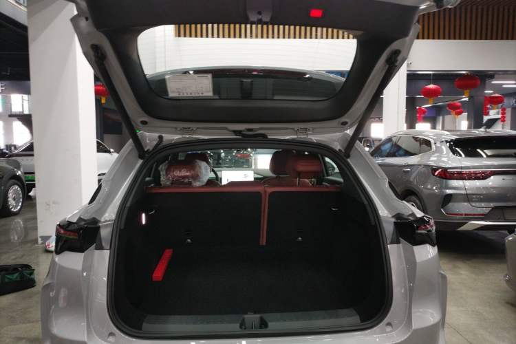 Used ARCFOX Alpha T5 2026 Model Range-Extended 1215 Yuanjing Smart Driving Version Trunk