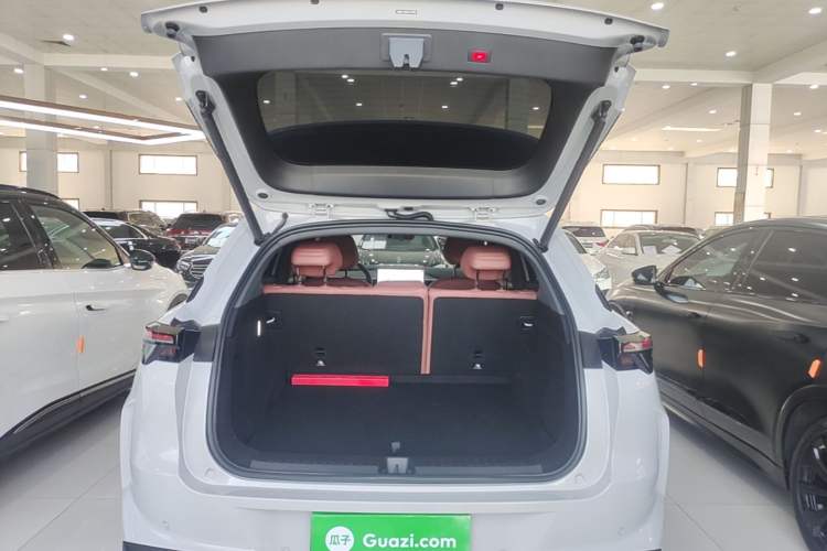 Used ARCFOX Alpha T5 2026 Model Range-Extended 1215 Yuanjing Smart Driving Version Trunk