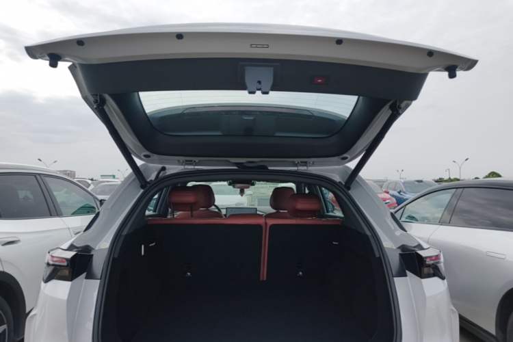 Used ARCFOX Alpha T5 2026 Model Range-Extended 1215 Yuanjing Smart Driving Version Trunk