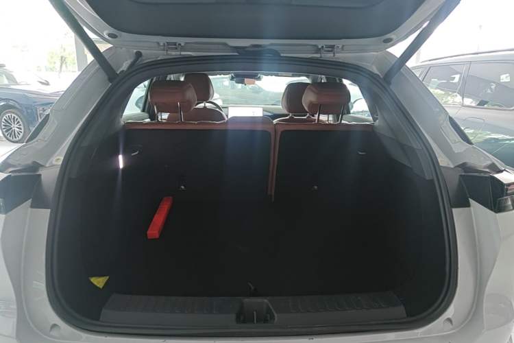 Used ARCFOX Alpha T5 2026 Model Range-Extended 1215 Yuanjing Smart Driving Version Trunk
