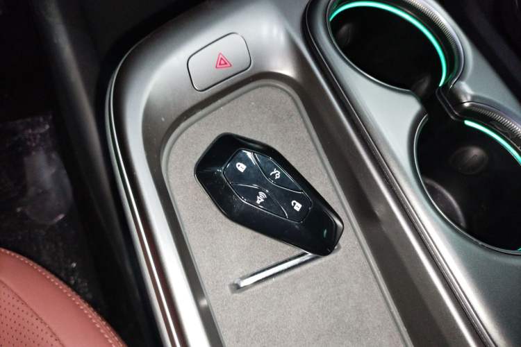 Used ARCFOX Alpha T5 2026 Model Range-Extended 1215 Yuanjing Smart Driving Version Vehicle Key