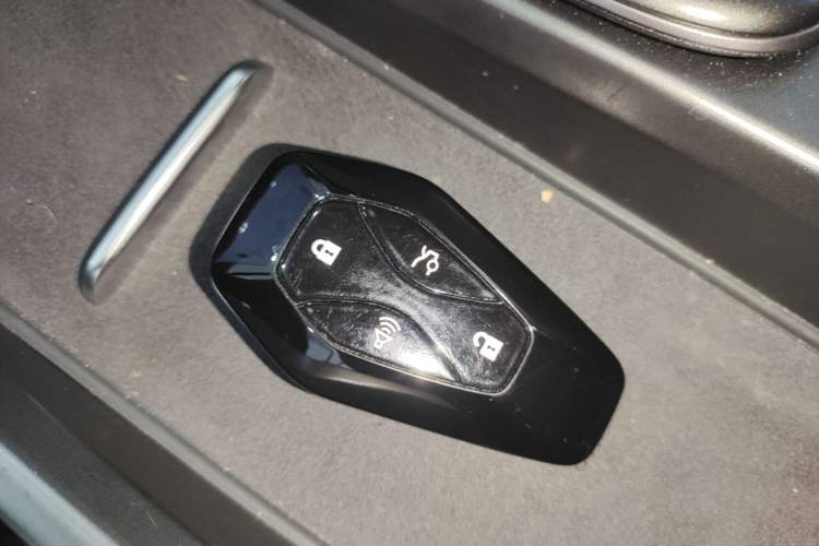 Used ARCFOX Alpha T5 2026 Model Range-Extended 1215 Yuanjing Smart Driving Version Vehicle Key