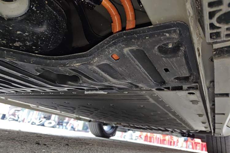Used ARCFOX Alpha T5 2026 Model Range-Extended 1215 Yuanjing Smart Driving Version Chassis Rear Right