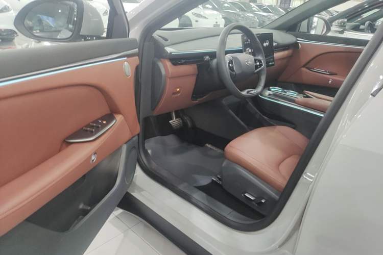 Used ARCFOX Alpha T5 2026 Model Range-Extended 1215 Yuanjing Smart Driving Version Driver Seat