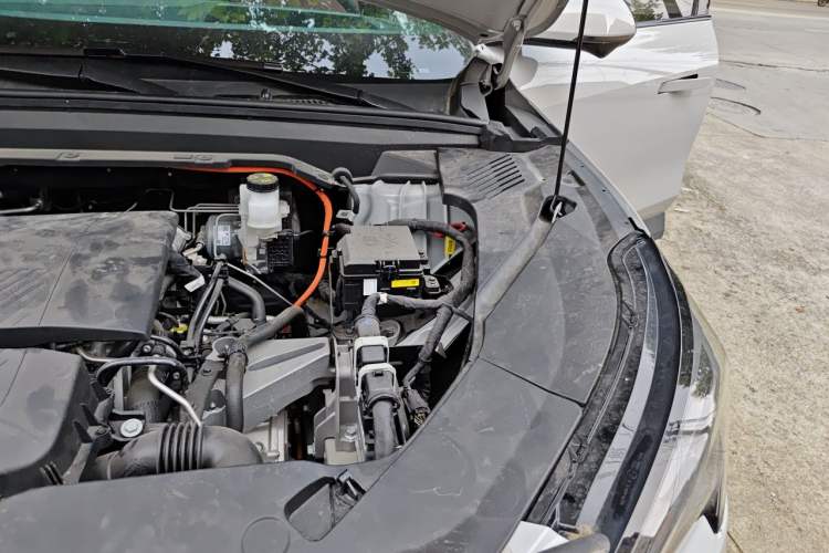 Used ARCFOX Alpha T5 2026 Model Range-Extended 1215 Yuanjing Smart Driving Version Engine Bay Left