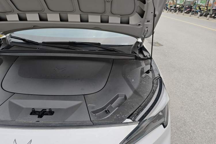 Used ARCFOX Alpha T5 2026 Model Pure Electric 560 Yuanjing Smart Driving Version Engine Bay Left