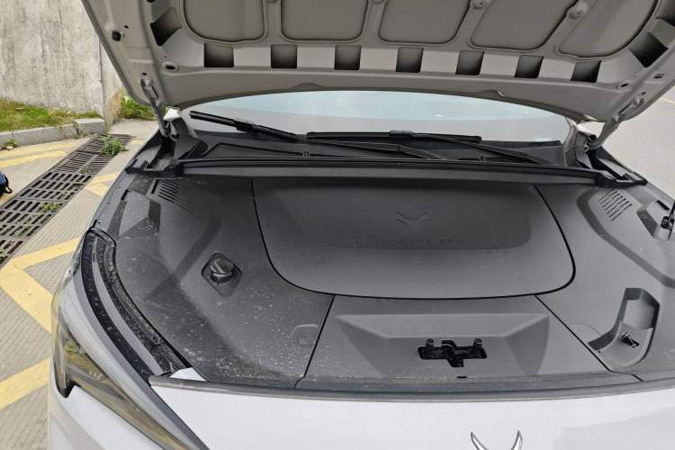 Used ARCFOX Alpha T5 2026 Model Pure Electric 560 Yuanjing Smart Driving Version Engine Bay Right