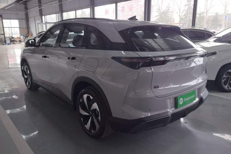Used ARCFOX Alpha T5 2026 Model Range-Extended 1215 Yuanjing Smart Driving Version Exterior 2