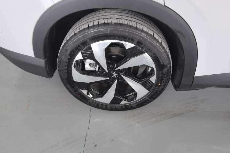 Used ARCFOX Alpha T5 2026 Model Range-Extended 1215 Yuanjing Smart Driving Version Exterior 5
