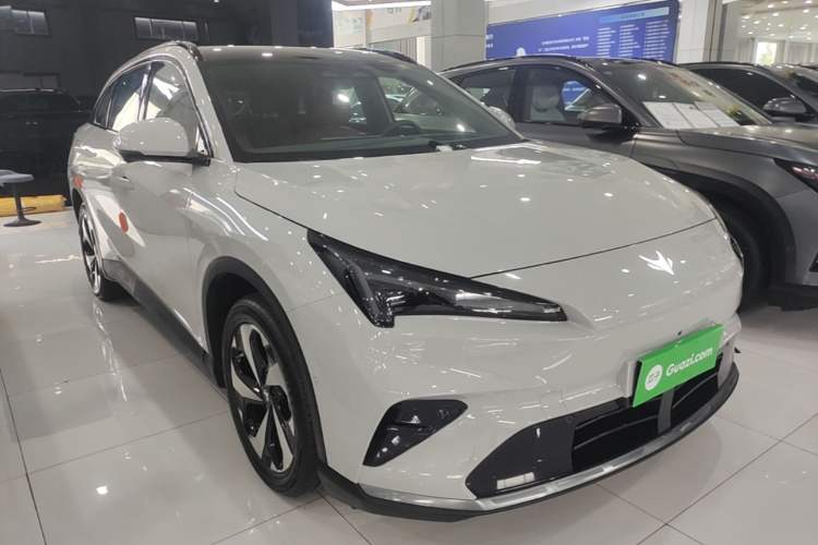 Used ARCFOX Alpha T5 2026 Model Range-Extended 1215 Yuanjing Smart Driving Version Front Right 45 Deg