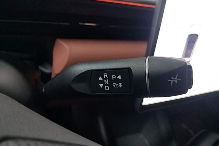 Used ARCFOX Alpha T5 2026 Model Range-Extended 1215 Yuanjing Smart Driving Version Gear Lever