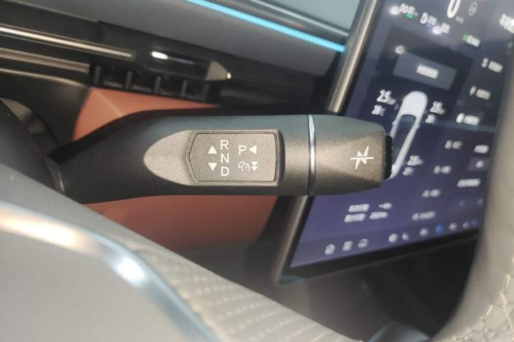 Used ARCFOX Alpha T5 2026 Model Range-Extended 1215 Yuanjing Smart Driving Version Gear Lever