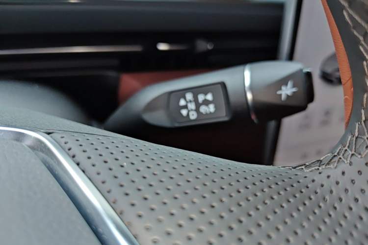 Used ARCFOX Alpha T5 2026 Model Range-Extended 1215 Yuanjing Smart Driving Version Gear Lever