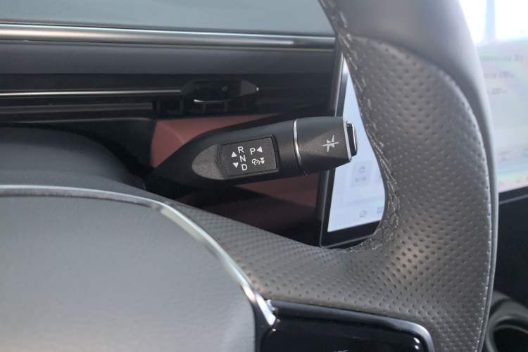 Used ARCFOX Alpha T5 2026 Model Range-Extended 1215 Yuanjing Smart Driving Version Gear Lever