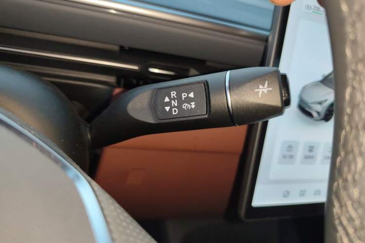 Used ARCFOX Alpha T5 2026 Model Range-Extended 1215 Intelligent Enjoyment Version Gear Lever