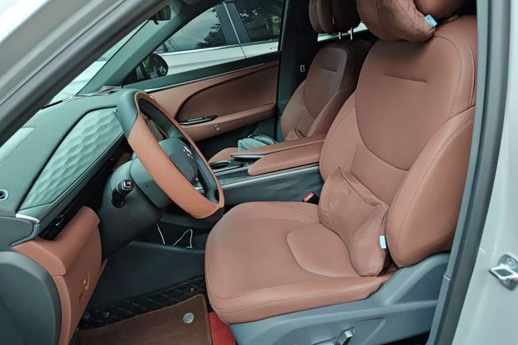 Used ARCFOX Alpha T5 2026 Model Range-Extended 1215 Yuanjing Smart Driving Version Left Front Seat