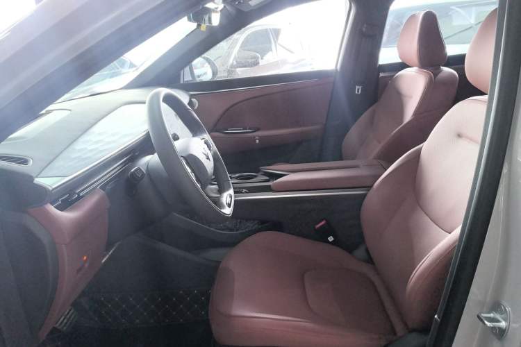 Used ARCFOX Alpha T5 2026 Model Range-Extended 1215 Yuanjing Smart Driving Version Left Front Seat