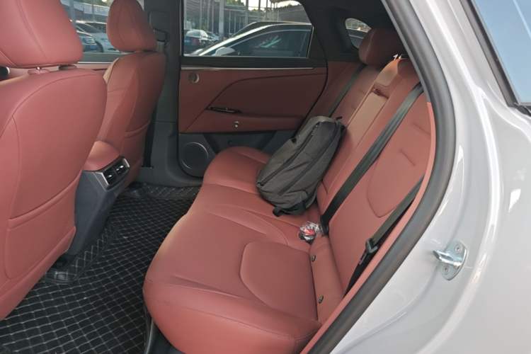 Used ARCFOX Alpha T5 2026 Model Pure Electric 560 Rui Xiang Version 360 N·m Left Rear Seat