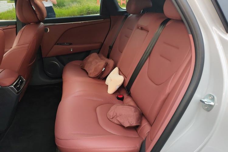 Used ARCFOX Alpha T5 2026 Model Range-Extended 1215 Intelligent Enjoyment Version Left Rear Seat
