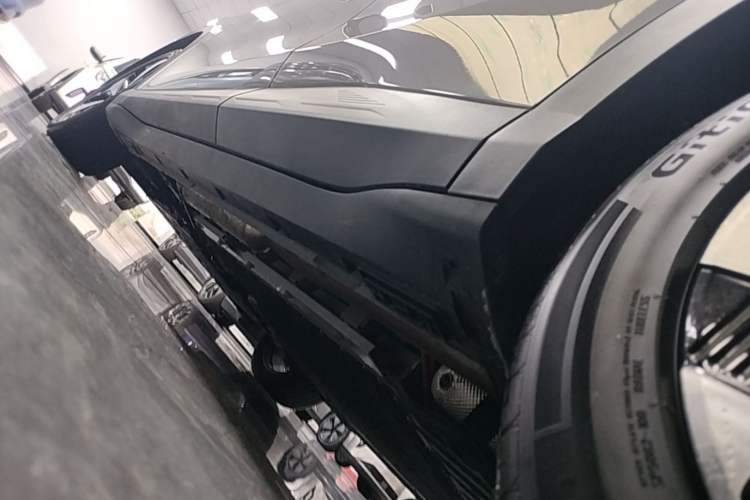 Used ARCFOX Alpha T5 2026 Model Range-Extended 1215 Yuanjing Smart Driving Version Left Side Sill