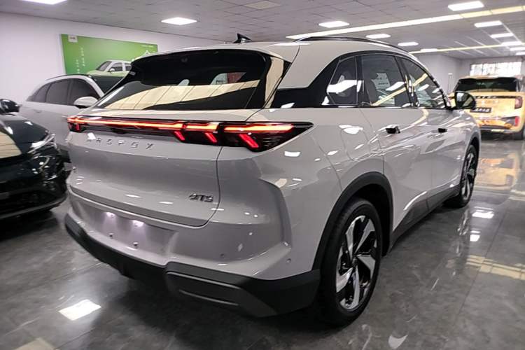 Used ARCFOX Alpha T5 2026 Model Range-Extended 1215 Yuanjing Smart Driving Version Rear Right 45 Deg