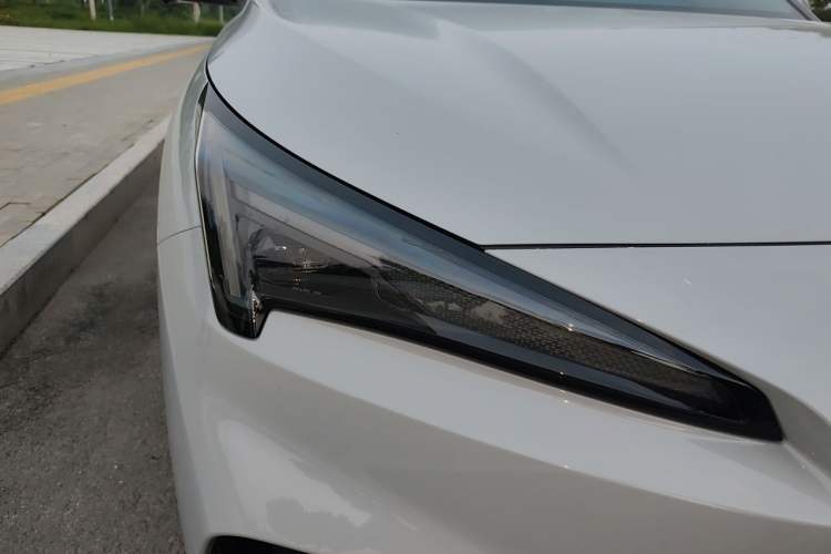 Used ARCFOX Alpha T5 2026 Model Range-Extended 1215 Intelligent Enjoyment Version Right Front Headlight