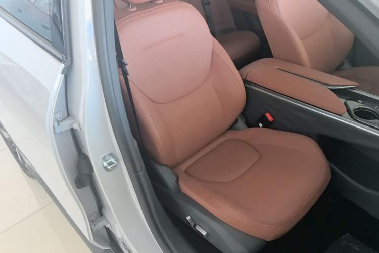 Used ARCFOX Alpha T5 2026 Model Range-Extended 1215 Yuanjing Smart Driving Version Right Front Seat