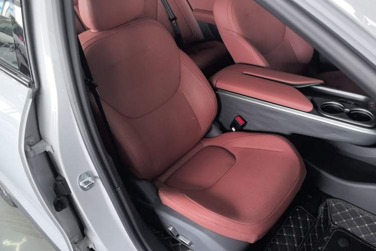 Used ARCFOX Alpha T5 2026 Model Range-Extended 1215 Yuanjing Smart Driving Version Right Front Seat