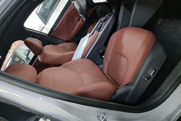 Used ARCFOX Alpha T5 2026 Model Range-Extended 1215 Yuanjing Smart Driving Version Right Front Seat