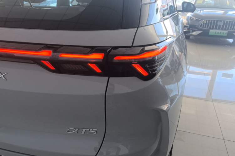 Used ARCFOX Alpha T5 2026 Model Range-Extended 1215 Yuanjing Smart Driving Version Right Rear Taillight
