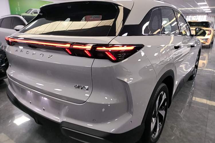 Used ARCFOX Alpha T5 2026 Model Range-Extended 1215 Yuanjing Smart Driving Version Right Rear Taillight