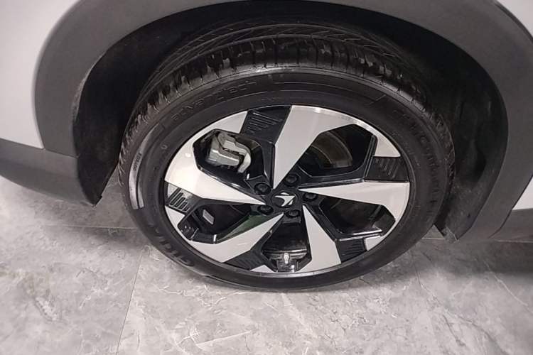 Used ARCFOX Alpha T5 2026 Model Range-Extended 1215 Yuanjing Smart Driving Version Right Rear Wheel Hub