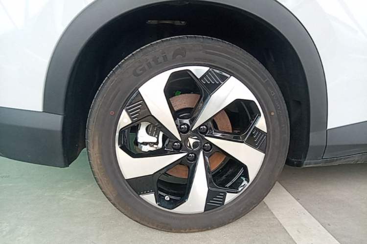 Used ARCFOX Alpha T5 2026 Model Range-Extended 1215 Intelligent Enjoyment Version Right Rear Wheel Hub