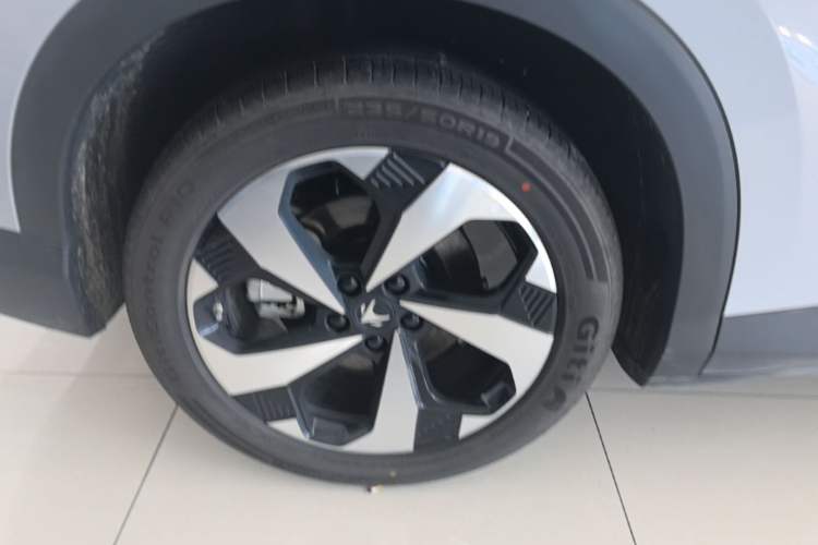 Used ARCFOX Alpha T5 2026 Model Range-Extended 1215 Yuanjing Smart Driving Version Right Rear Wheel Hub