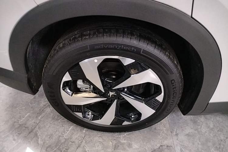 Used ARCFOX Alpha T5 2026 Model Range-Extended 1215 Yuanjing Smart Driving Version Right Rear Wheel Hub