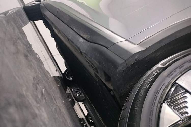 Used ARCFOX Alpha T5 2026 Model Range-Extended 1215 Yuanjing Smart Driving Version Right Side Sill
