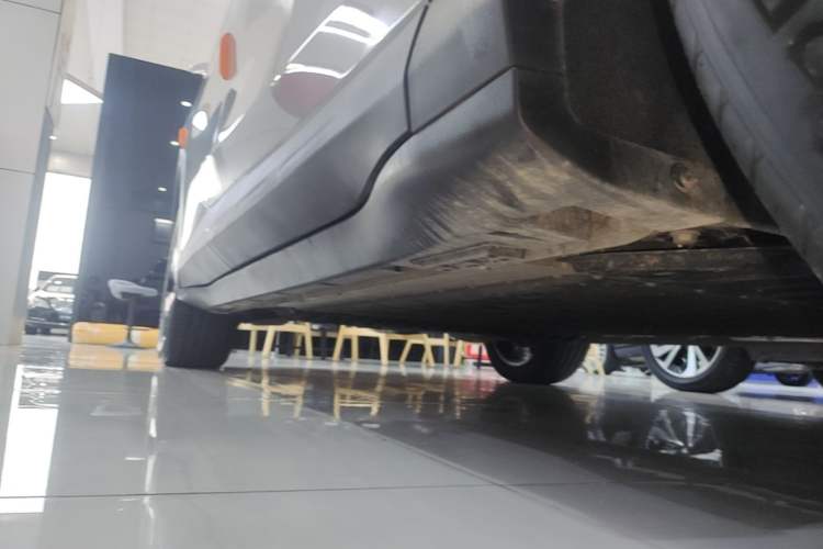 Used ARCFOX Alpha T5 2026 Model Range-Extended 1215 Yuanjing Smart Driving Version Right Side Sill