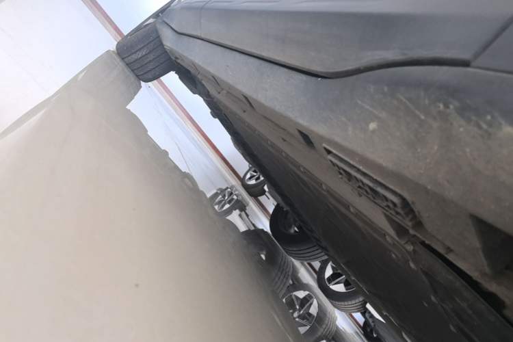 Used ARCFOX Alpha T5 2026 Model Range-Extended 1215 Yuanjing Smart Driving Version Right Side Sill