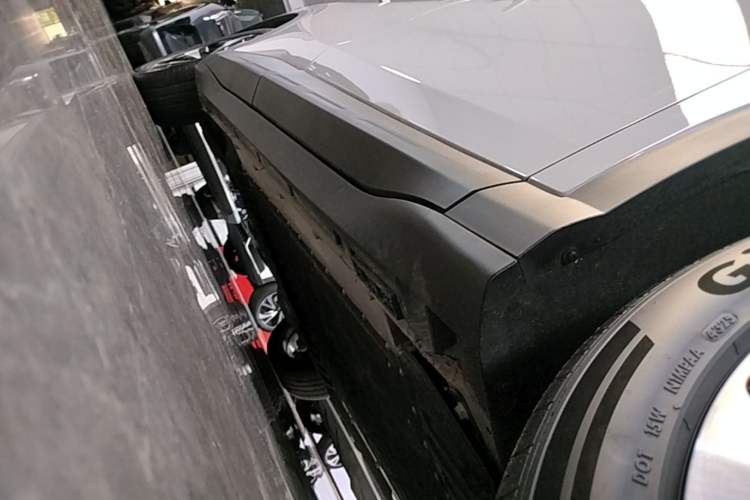 Used ARCFOX Alpha T5 2026 Model Range-Extended 1215 Yuanjing Smart Driving Version Right Side Sill