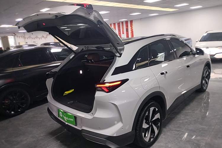 Used ARCFOX Alpha T5 2026 Model Range-Extended 1215 Yuanjing Smart Driving Version Trunk