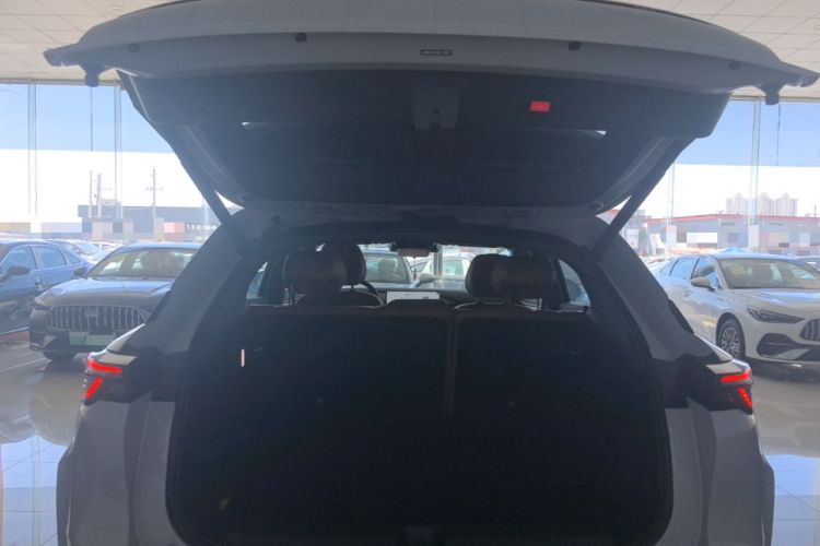 Used ARCFOX Alpha T5 2026 Model Range-Extended 1215 Yuanjing Smart Driving Version Trunk
