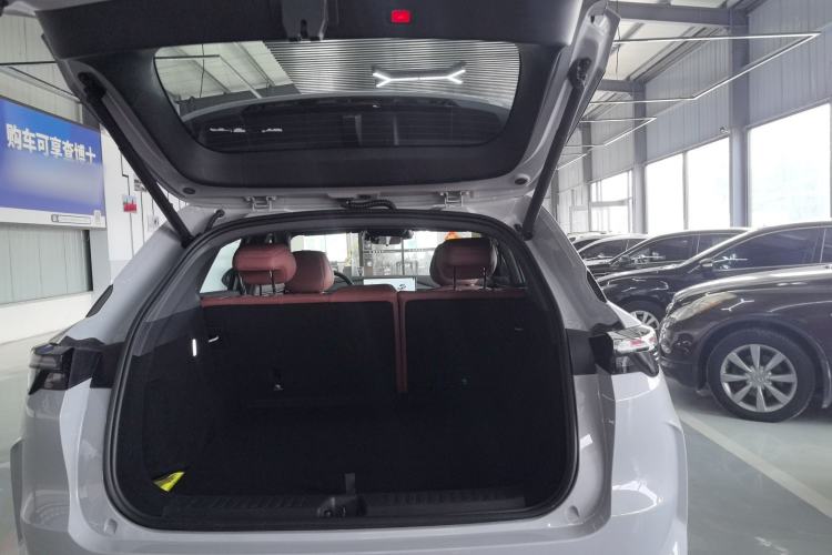 Used ARCFOX Alpha T5 2026 Model Range-Extended 1215 Yuanjing Smart Driving Version Trunk