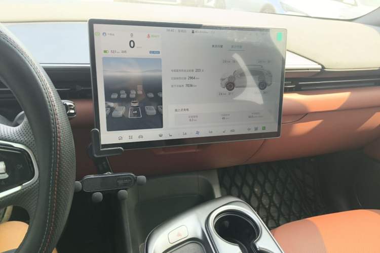 Used ARCFOX Alpha T5 2026 Model Pure Electric 660 Yuanjing Divine Driving Version Audio And AC Panel