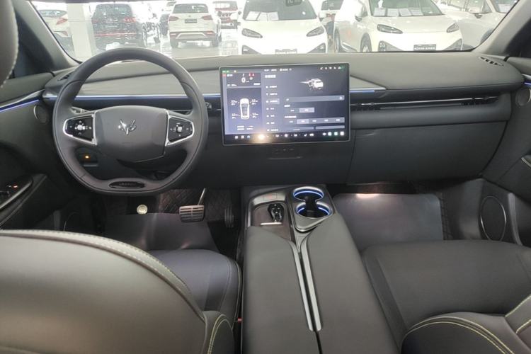 Used ARCFOX Alpha T5 2026 Model Pure Electric 660 Yuanjing Divine Driving Version Center Console