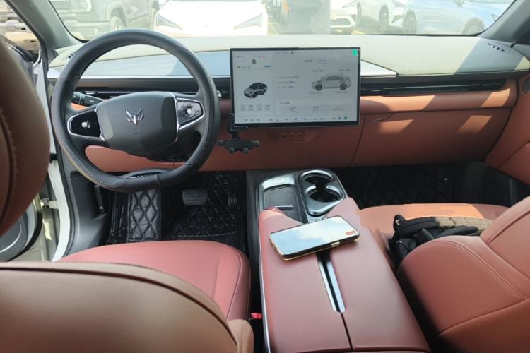 Used ARCFOX Alpha T5 2026 Model Pure Electric 660 Yuanjing Divine Driving Version Center Console