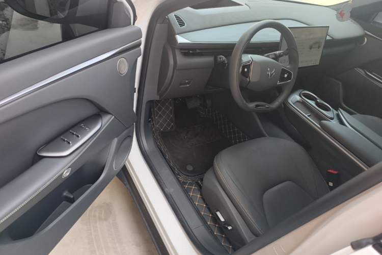Used ARCFOX Alpha T5 2026 Model Range-Extended 1215 Yuanjing Smart Driving Version Driver Seat