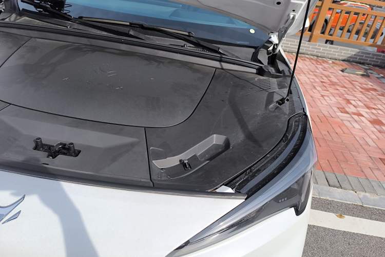 Used ARCFOX Alpha T5 2026 Model Pure Electric 560 Yuanjing Smart Driving Version Engine Bay Left