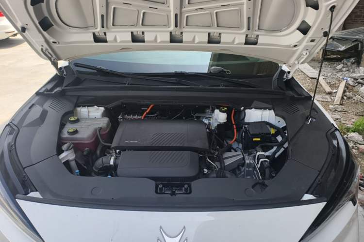 Used ARCFOX Alpha T5 2026 Model Range-Extended 1215 Yuanjing Smart Driving Version Engine Bay
