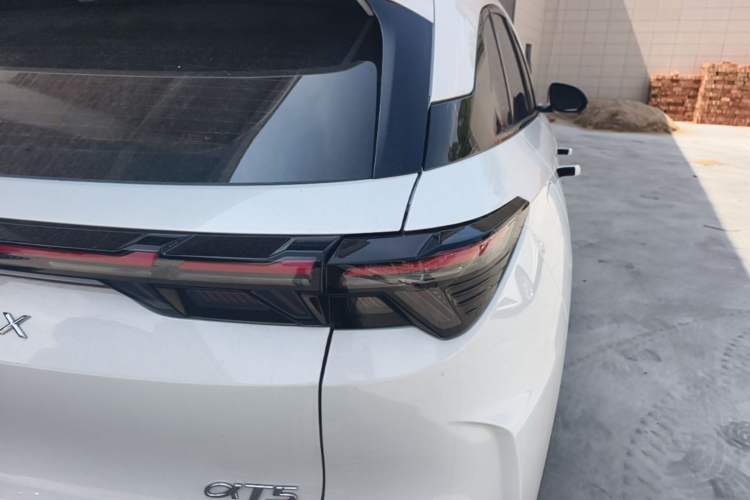 Used ARCFOX Alpha T5 2026 Model Range-Extended 1215 Yuanjing Smart Driving Version Exterior 3